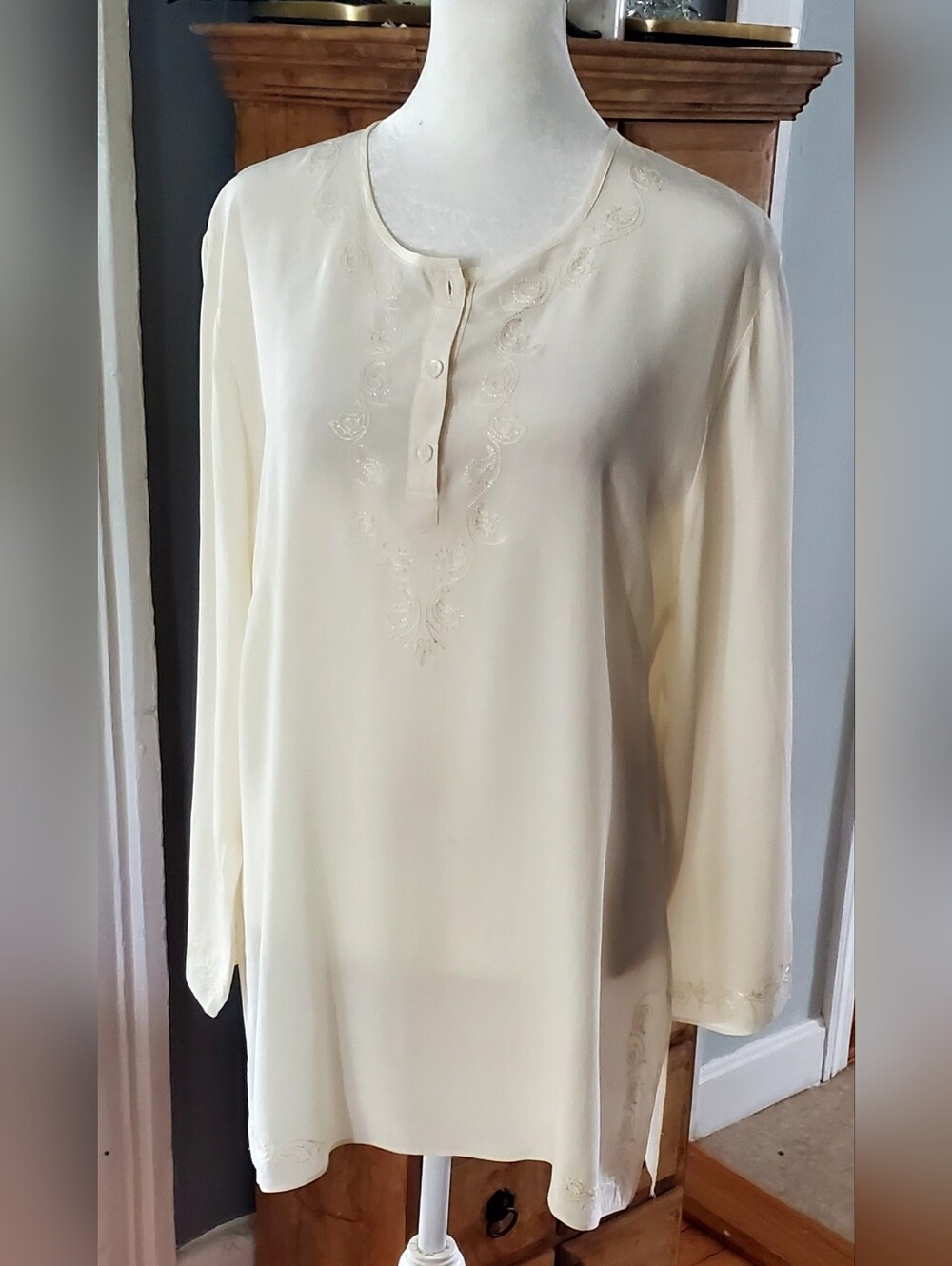 Banana Republic 100% Silk Cream Embroidered Button-Front Tunic